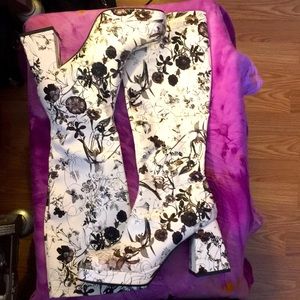 Vintage faux leather style platform boots w square toe